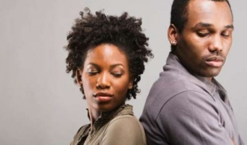 upset-couple-fight-back-back_400x295_11