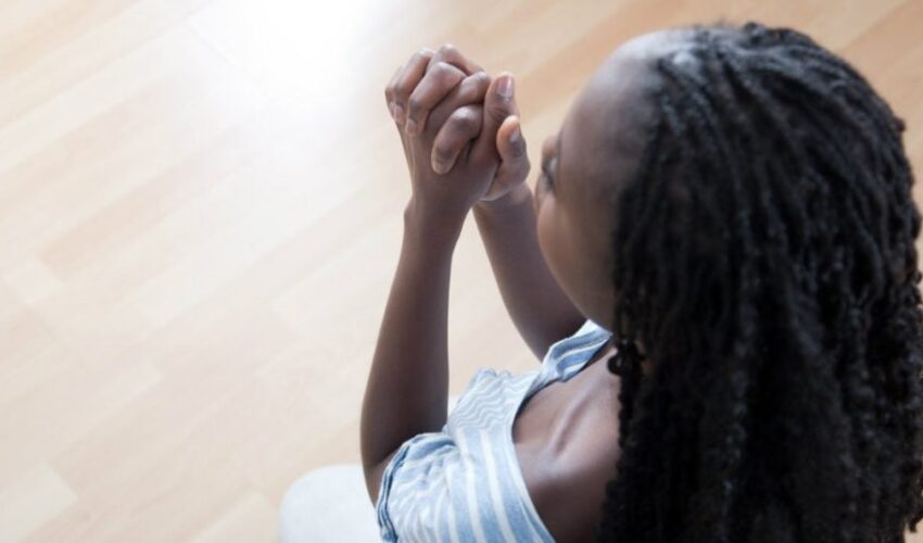 praying-woman