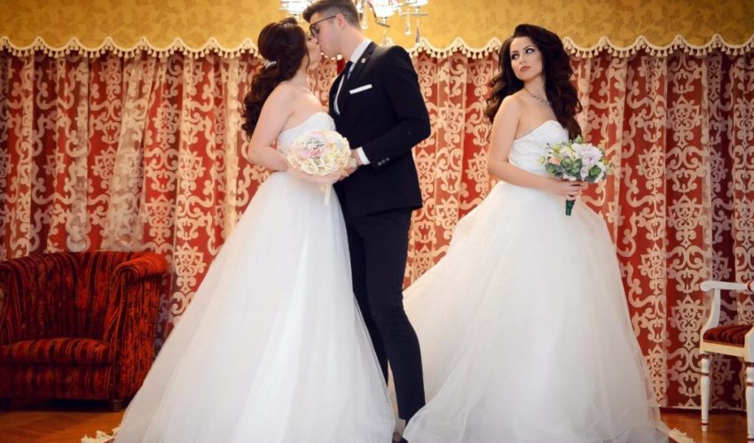 bride-chairs-dresses-875987.original